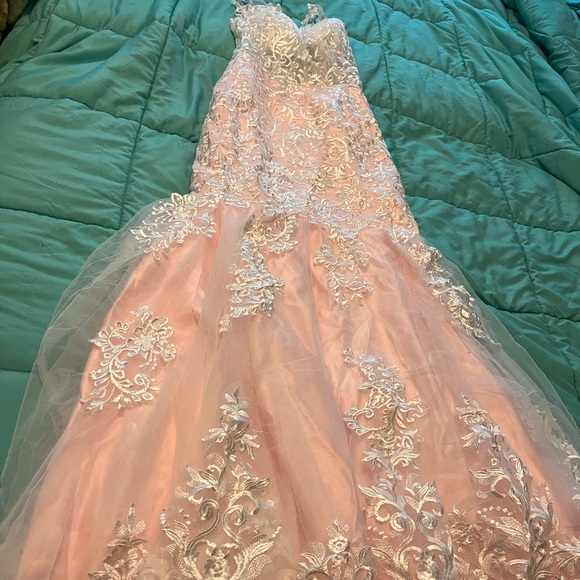 Beautiful pink and lace wedding dress from flormiss size is a XS. - Picture 2 of 8
